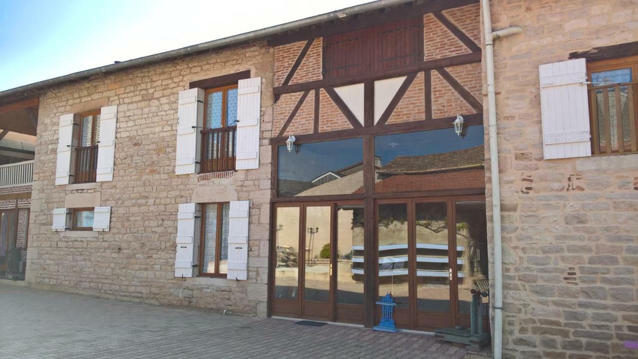 La Ferme Du Grand Faubourg Pont-de-Vaux Exterior foto